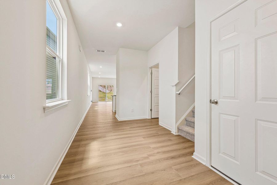 7-web-or-mls-Glen Lyon Dr-S2706-007