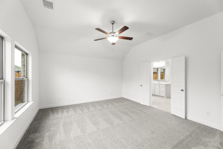 Spacious, unfurnished interior of a new home in Creekview Meadows, Pilot Point (Image 23).