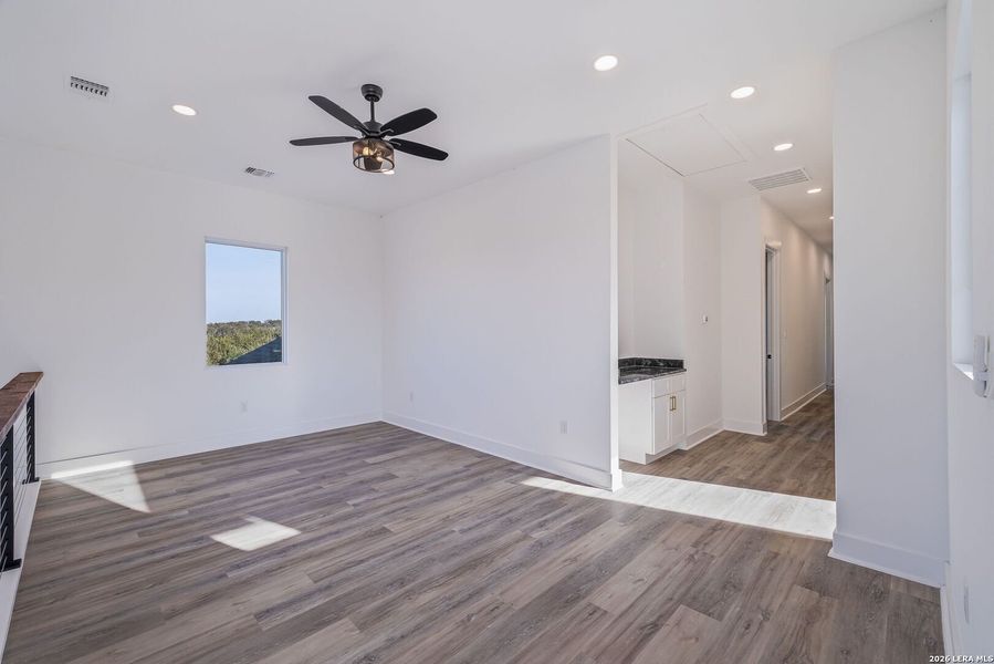 Spacious, unfurnished interior of a new home in , Fischer (Image 21).