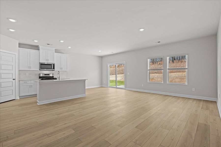 Spacious, unfurnished interior of a new home in Creek Ridge - Signature Collection, Spartanburg (Image 18). Spacious, unfurnished interior of a new home in Creek Ridge - Signature Collection, Spartanburg (Image 18).