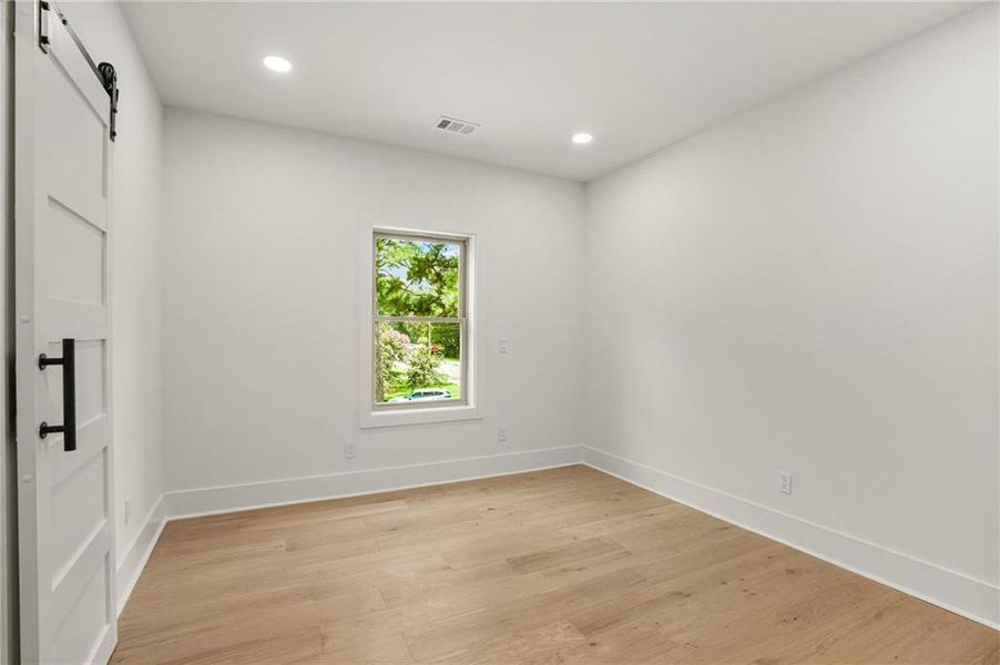 Spacious, unfurnished interior of a new home in , Atlanta (Image 64).