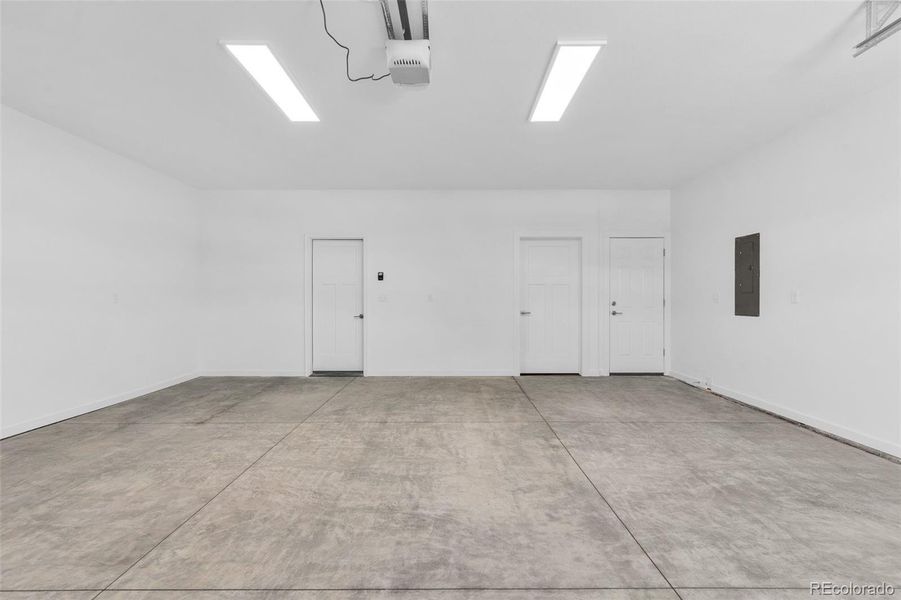 Spacious, unfurnished interior of a new home in , Cañon City (Image 19).