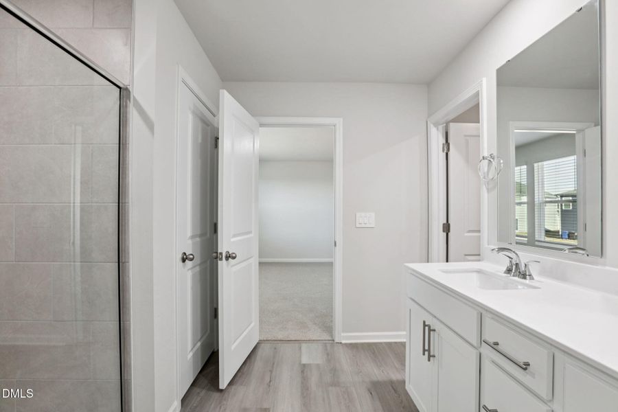 23-web-or-mls-Raleigh- River Glen-36 Hof