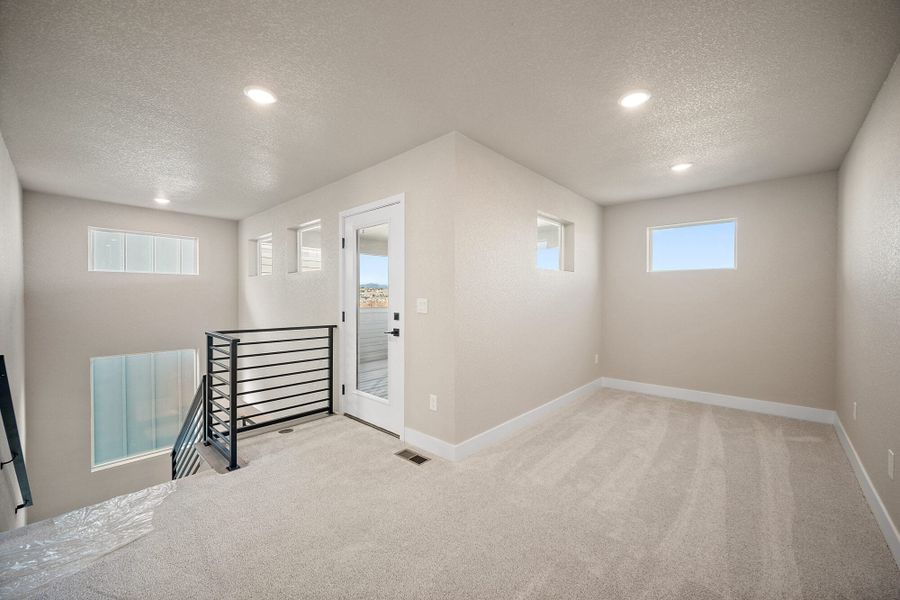 Spacious, unfurnished interior of a new home in Pony Park, Colorado Springs (Image 30).
