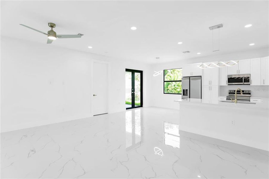 Spacious, unfurnished interior of a new home in , Port Charlotte (Image 11).