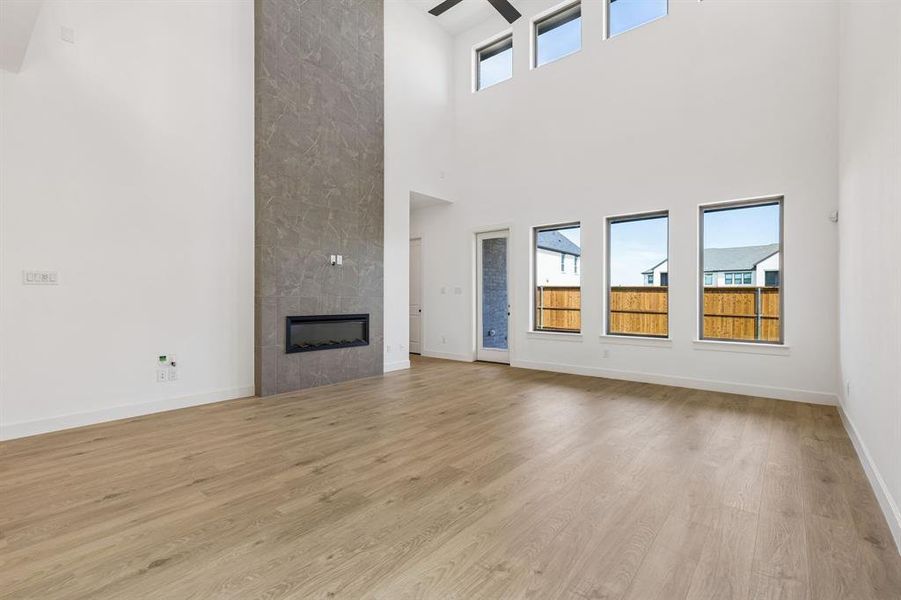 Plenty of space to host family and friends in this outstanding family room!