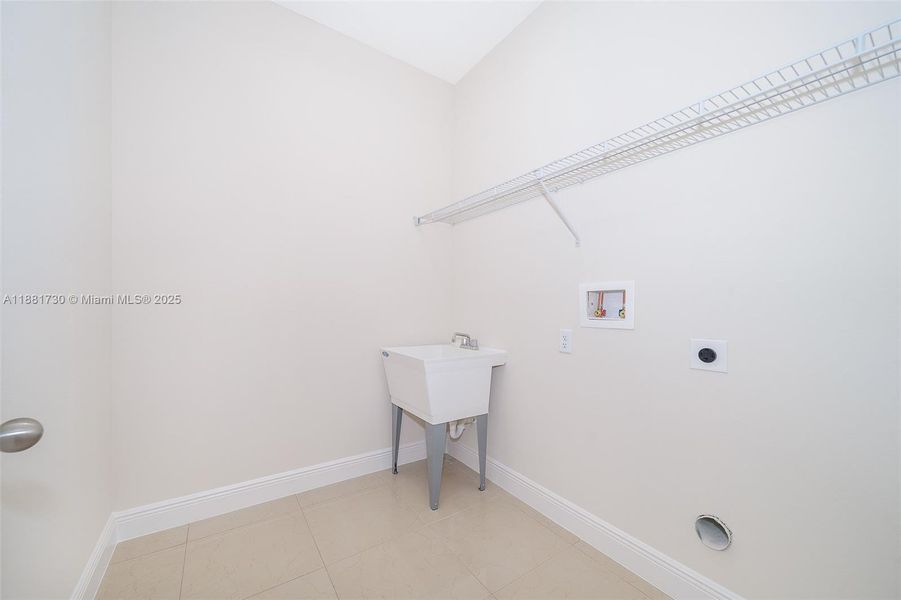 Image 34 of a home in .