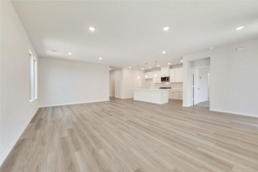 Spacious, unfurnished interior of a new home in Spiritas Ranch, Little Elm (Image 24).