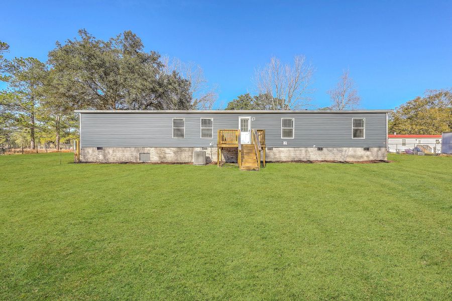 Exterior details and patio area of a home in , Summerville (Image 16).