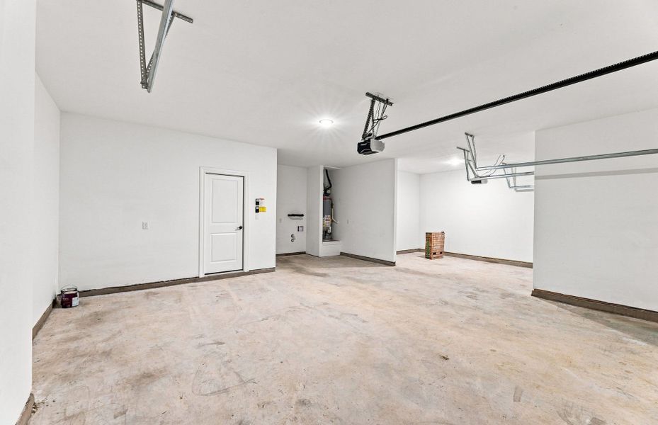 Spacious, unfurnished interior of a new home in Bluffview Reserve, Leander (Image 47).