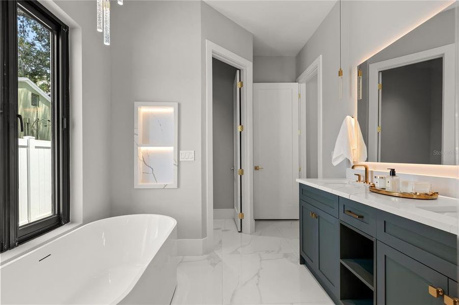 Furnished interior view inside a new home in , Orlando (Image 10).