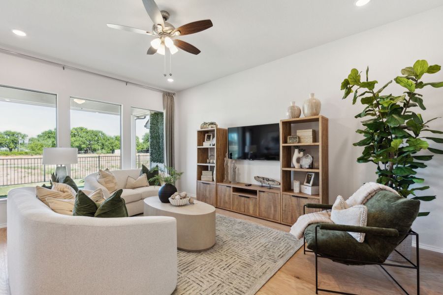 Representative furnished interior of a home built from the Concept 1660 by Landsea Homes in Summer Crest, Fort Worth (Image 15).