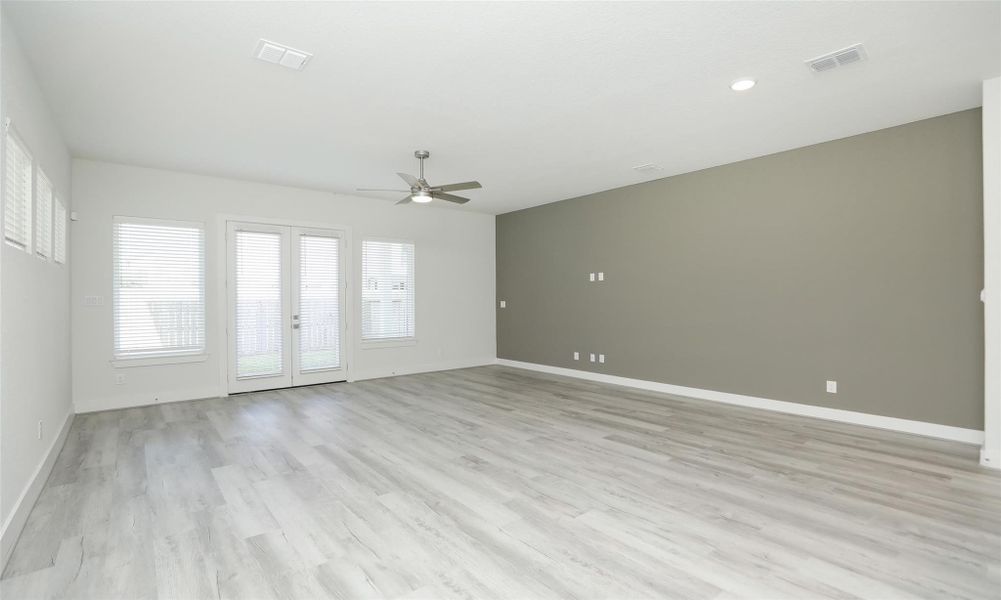 Spacious, unfurnished interior of a new home in Independence Heights, Houston (Image 31).