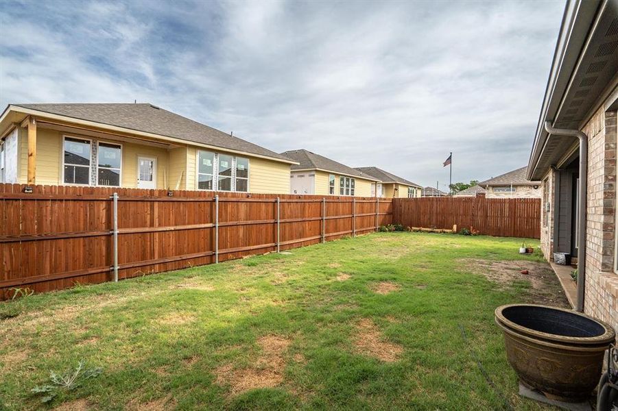 Exterior details and patio area of a home in Trail Creek, Cleburne (Image 4).