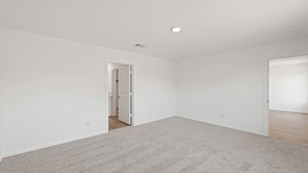 Representative unfurnished interior of a home built from the Barton by D.R. Horton in Lake Conroe Cove, Willis (Image 28).