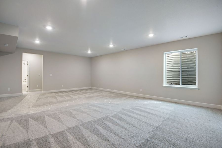 Spacious, unfurnished interior of a new home in The Aurora Highlands, Aurora (Image 31).
