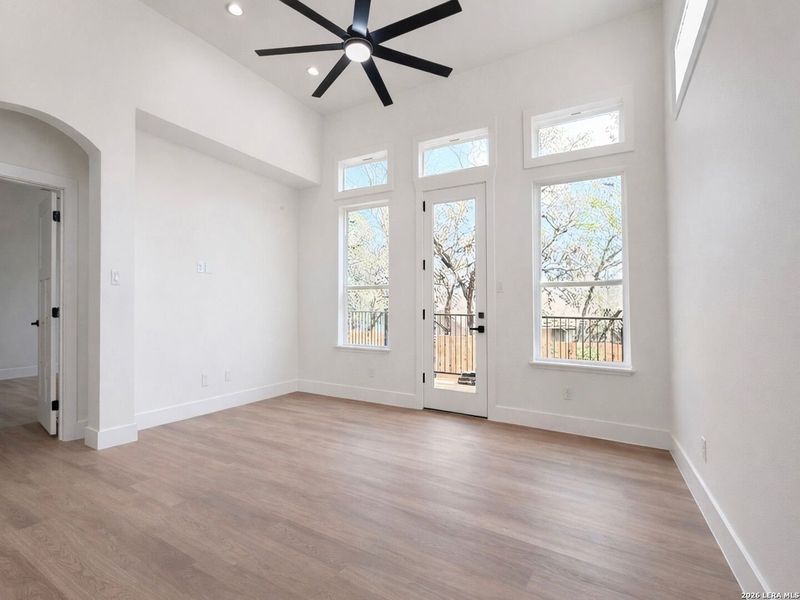 Spacious, unfurnished interior of a new home in , San Antonio (Image 36).