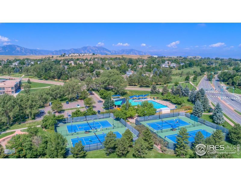 HOA tennis courts