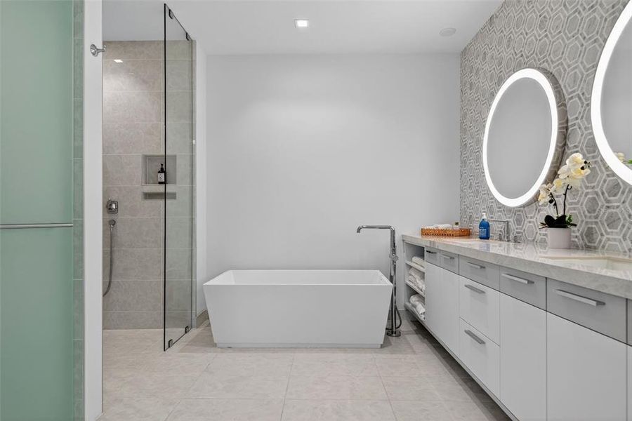 Furnished interior view inside a new home in , Longboat Key (Image 21).