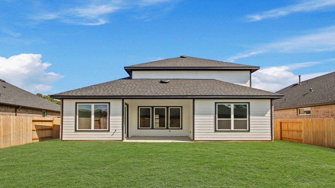 Exterior details and patio area of a home in Hills of Westlake, Conroe (Image 3).