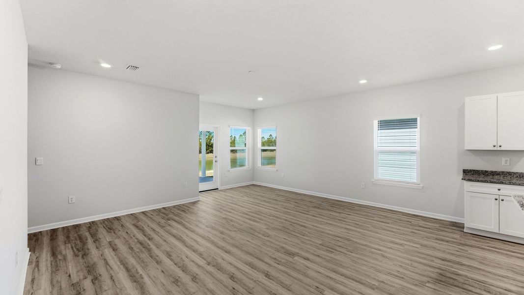Spacious, unfurnished interior of a new home in Hodges Bayou Plantation, Panama City (Image 13).