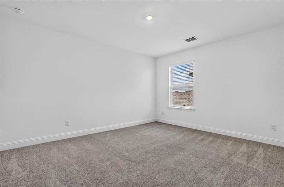 Spacious, unfurnished interior of a new home in Madero 50s, Fort Worth (Image 16). Spacious, unfurnished interior of a new home in Madero 50s, Fort Worth (Image 16).