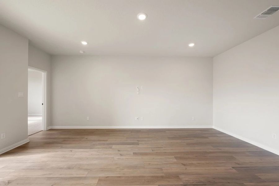 Spacious, unfurnished interior of a new home in Berry Creek Highlands, Georgetown (Image 34).