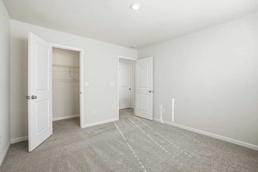 Spacious, unfurnished interior of a new home in Waxhaw Landing, Monroe (Image 21).