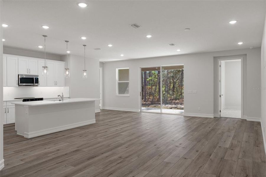Spacious, unfurnished interior of a new home in Pine Ridge Estates, Beverly Hills (Image 35).