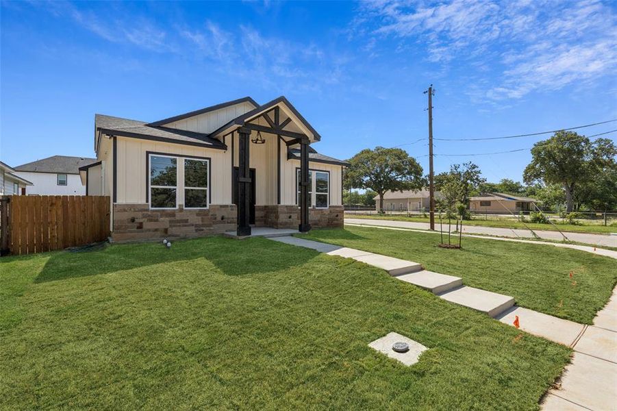 Front exterior of a new home in , Fort Worth, TX, highlighting curb appeal (Image 19).