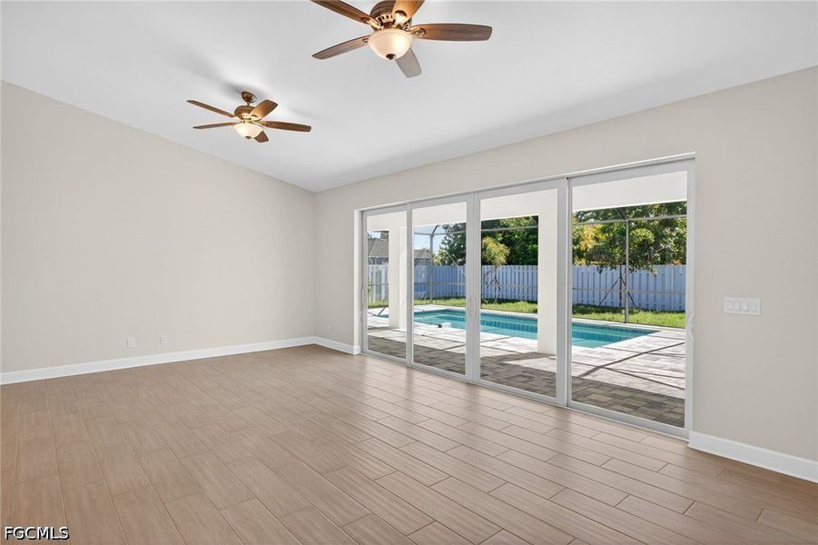 Spacious, unfurnished interior of a new home in Cape Coral, Cape Coral (Image 14).