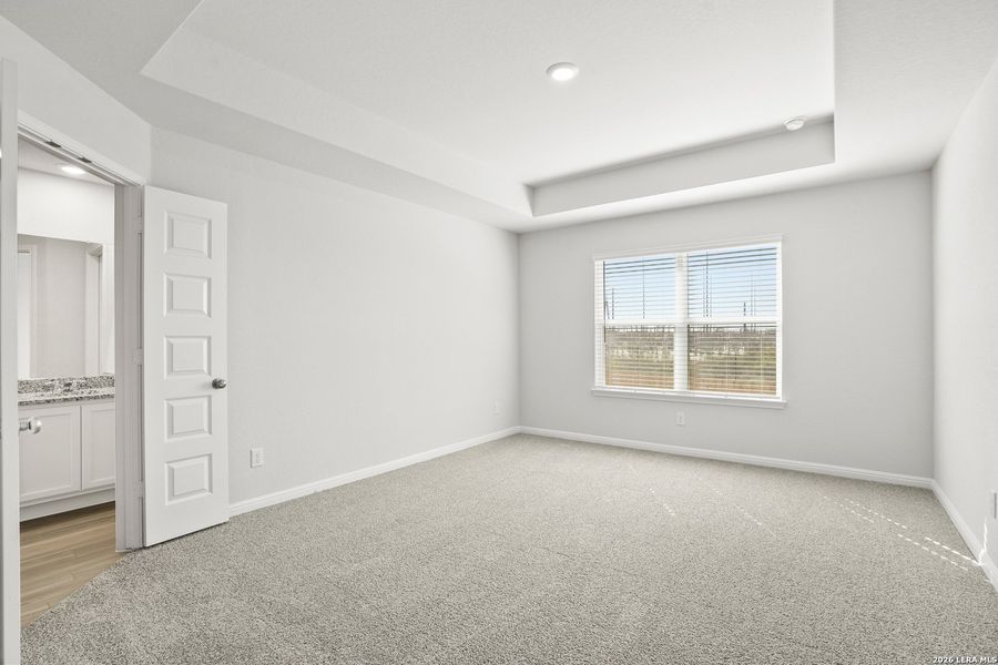 Spacious, unfurnished interior of a new home in Hunters Ranch, San Antonio (Image 27).