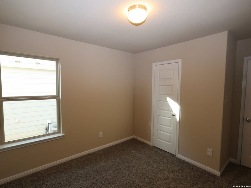 Spacious, unfurnished interior of a new home in Mesquite Ridge, San Antonio (Image 15).