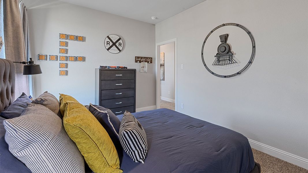 Representative furnished interior of a home built from the Valley spring by D.R. Horton in Lakeview Pointe, Grand Prairie (Image 37).