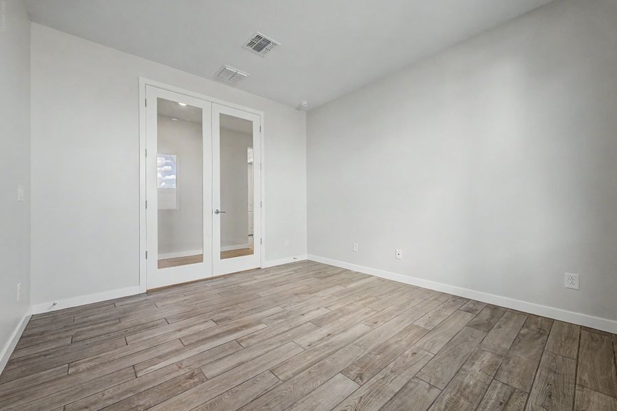 Spacious, unfurnished interior of a new home in Citrus Park, Goodyear (Image 8).