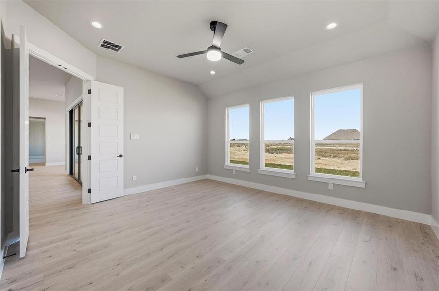Spacious, unfurnished interior of a new home in Rocky Top Ranch, Reno (Image 38). Spacious, unfurnished interior of a new home in Rocky Top Ranch, Reno (Image 38).