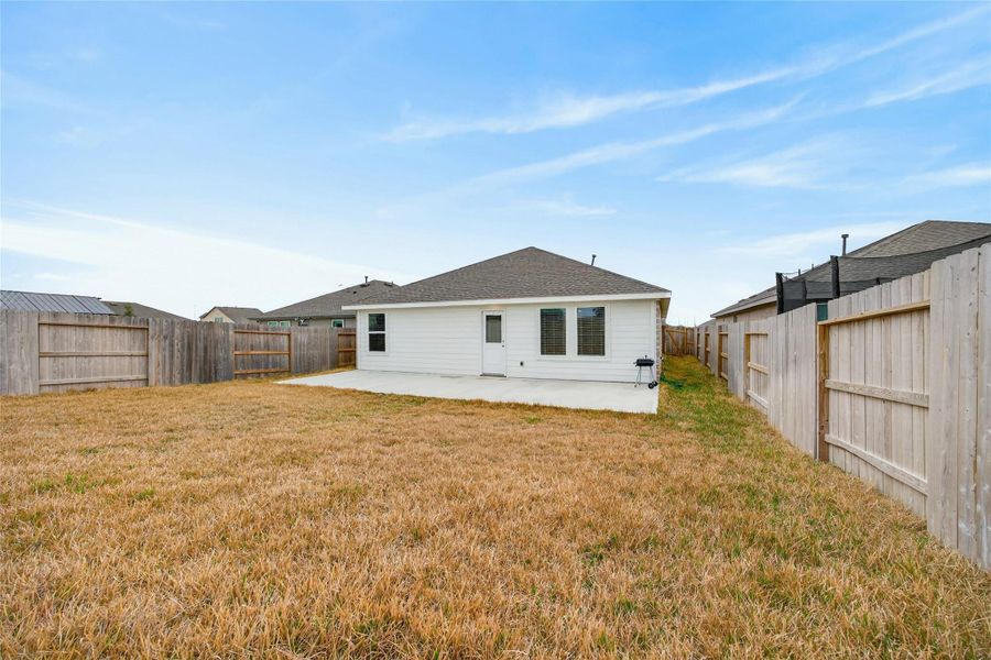 Exterior details and patio area of a home in Anniston, Katy (Image 20).