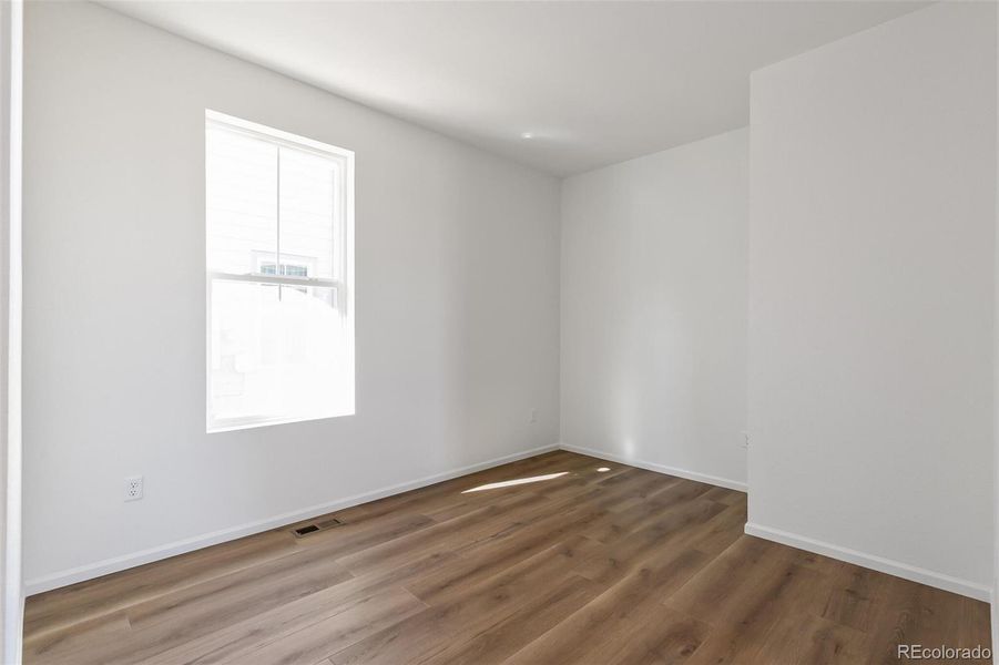 Spacious, unfurnished interior of a new home in Legato, Commerce City (Image 27).
