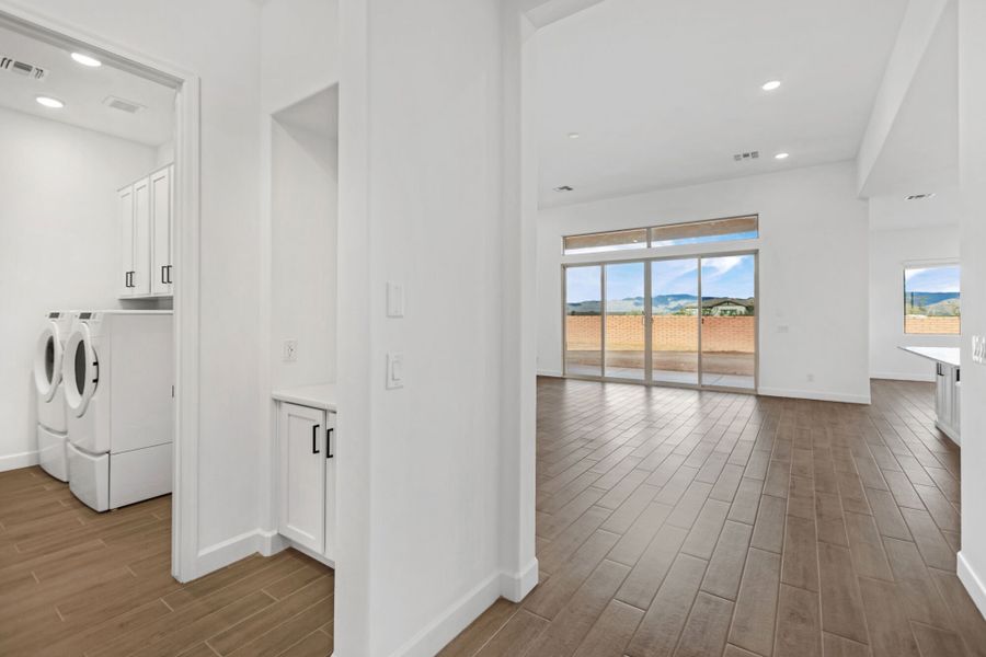 Spacious, unfurnished interior of a new home in Mountain View Ranch, Vail (Image 11).
