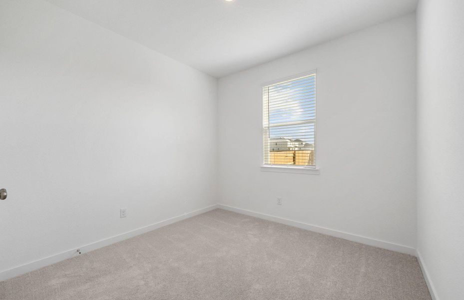 Spacious, unfurnished interior of a new home in Sunfield, Buda (Image 26).
