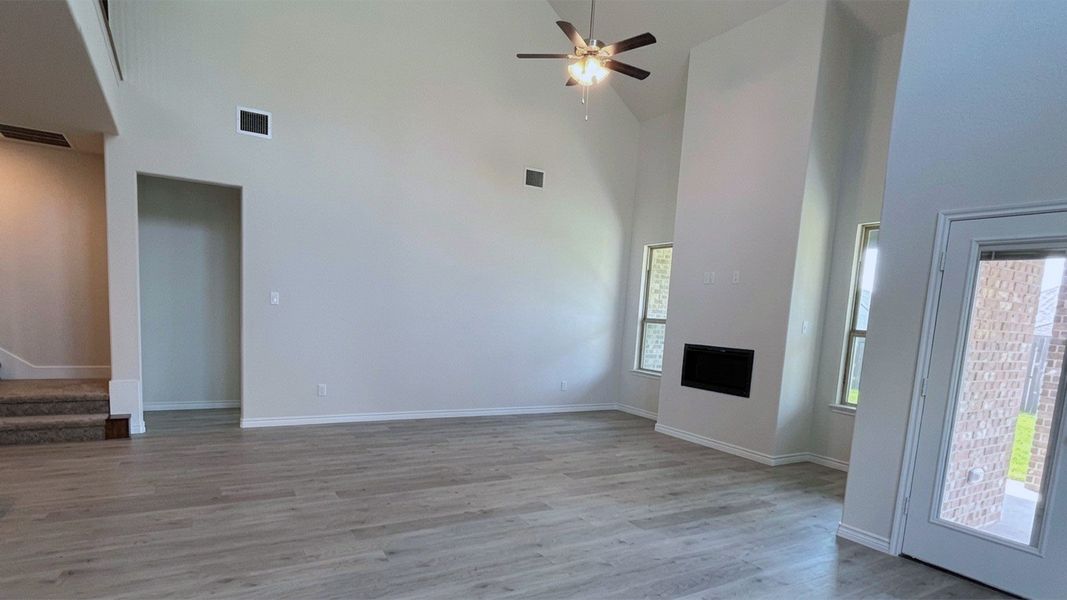 Spacious, unfurnished interior of a new home in Lakewood Trails, Forney (Image 10).