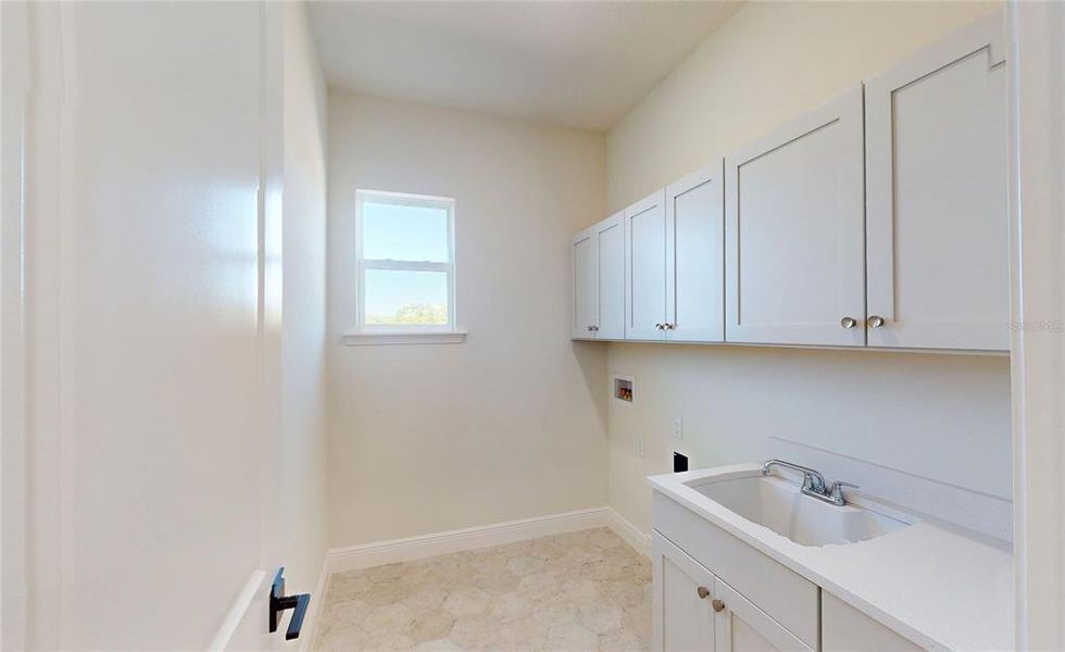 Spacious, unfurnished interior of a new home in Waterset, Apollo Beach (Image 22).