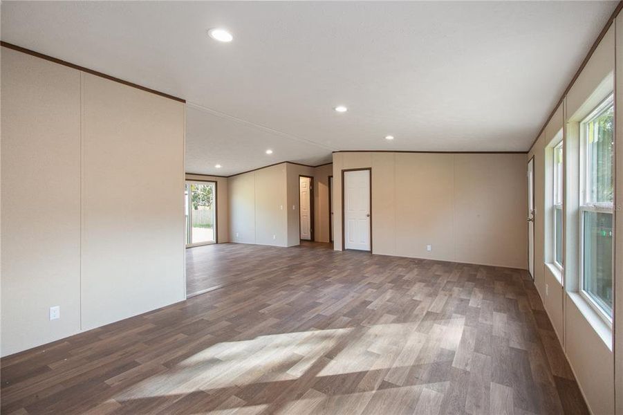Spacious, unfurnished interior of a new home in , Hudson (Image 22).