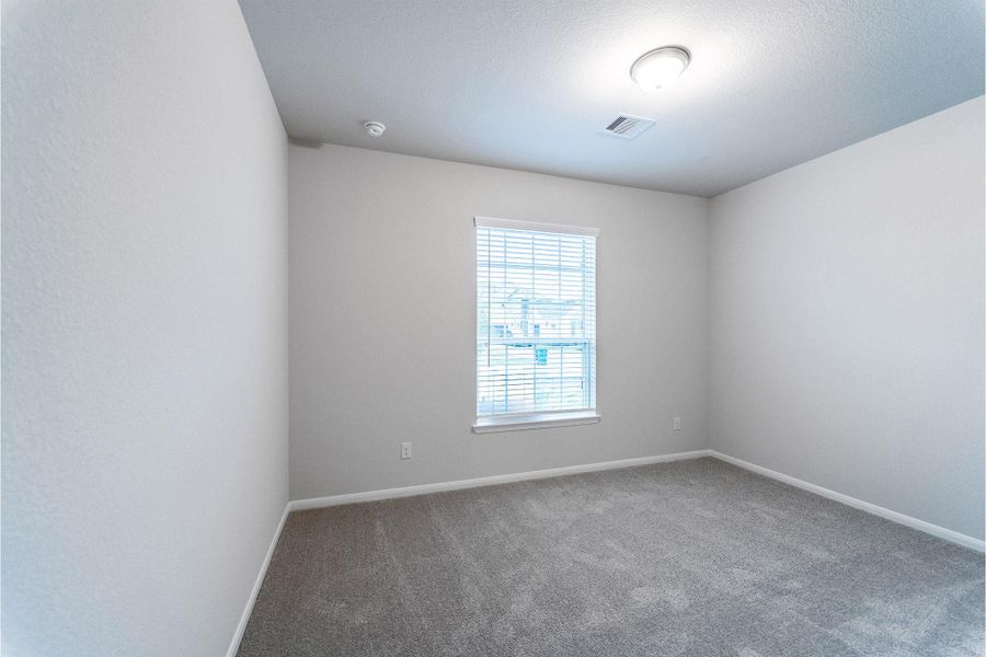 Spacious, unfurnished interior of a new home in Canterra Creek, Rosharon (Image 13).
