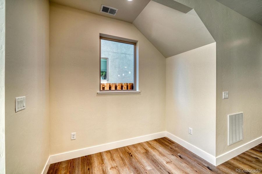 Spacious, unfurnished interior of a new home in , Salida (Image 13).