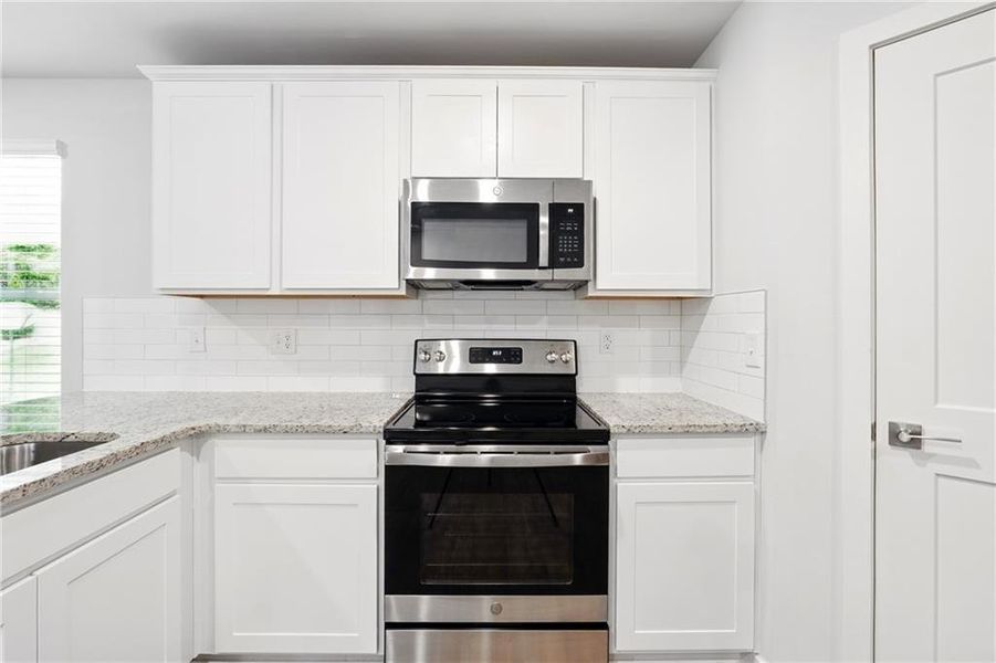 Furnished interior view inside a new home in Twin Oaks, Villa Rica (Image 10).