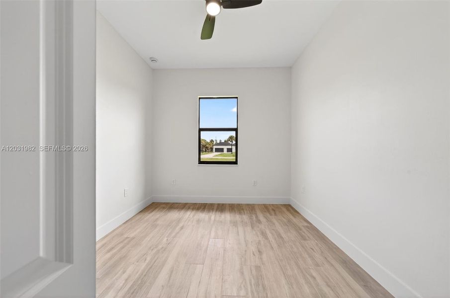 Spacious, unfurnished interior of a new home in , Naples (Image 40).
