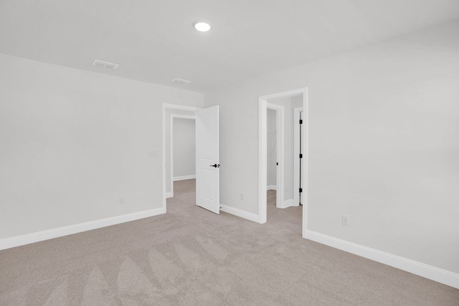 Spacious, unfurnished interior of a new home in Oakleaf Chase, Blythewood (Image 43).