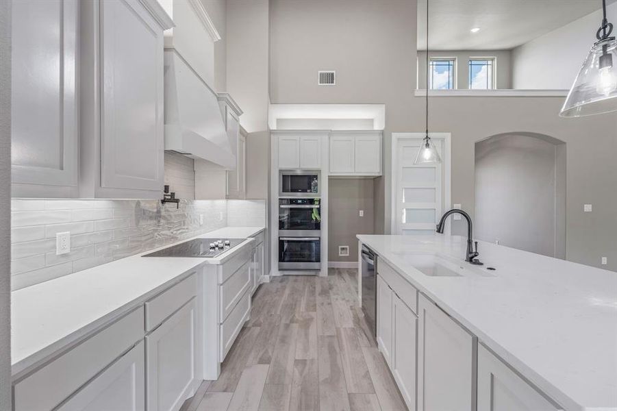 Furnished interior view inside a new home in Pecan Plantation, Granbury (Image 9).