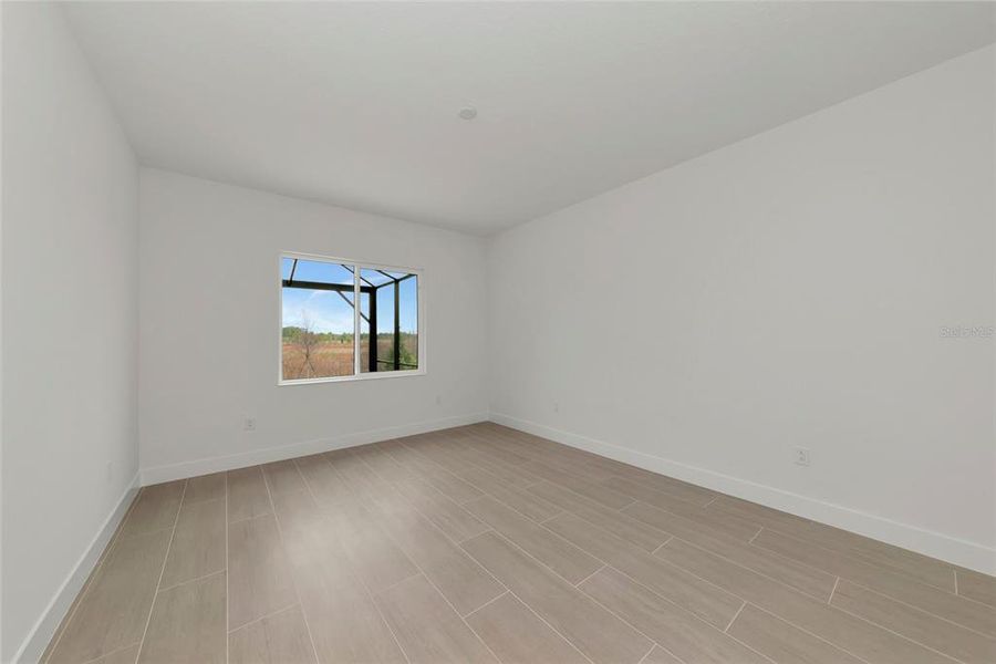 Spacious, unfurnished interior of a new home in , Sarasota (Image 47).